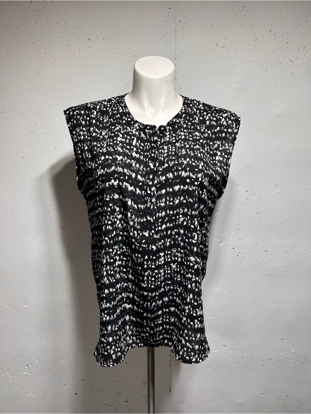 Apt. 9 Women’s Black & White Pattern Sleeveless Blouse XL